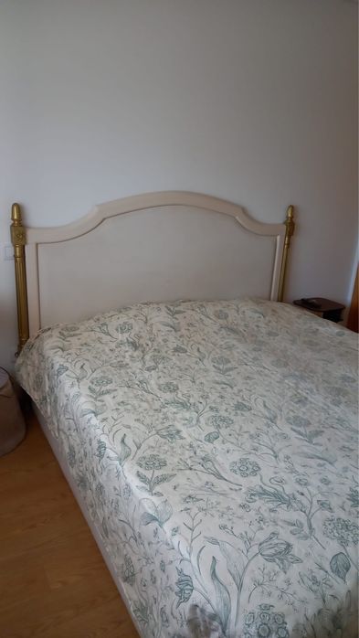 Cama king size beje