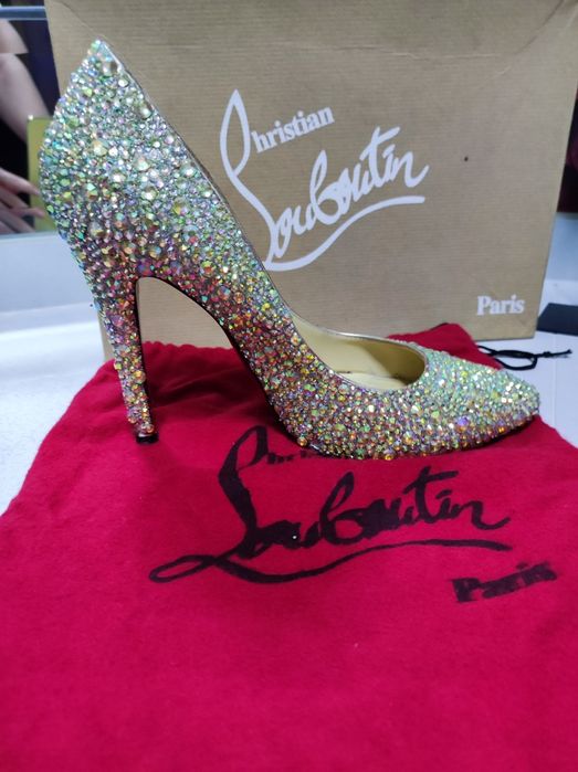 Diamentowe szpilki 37