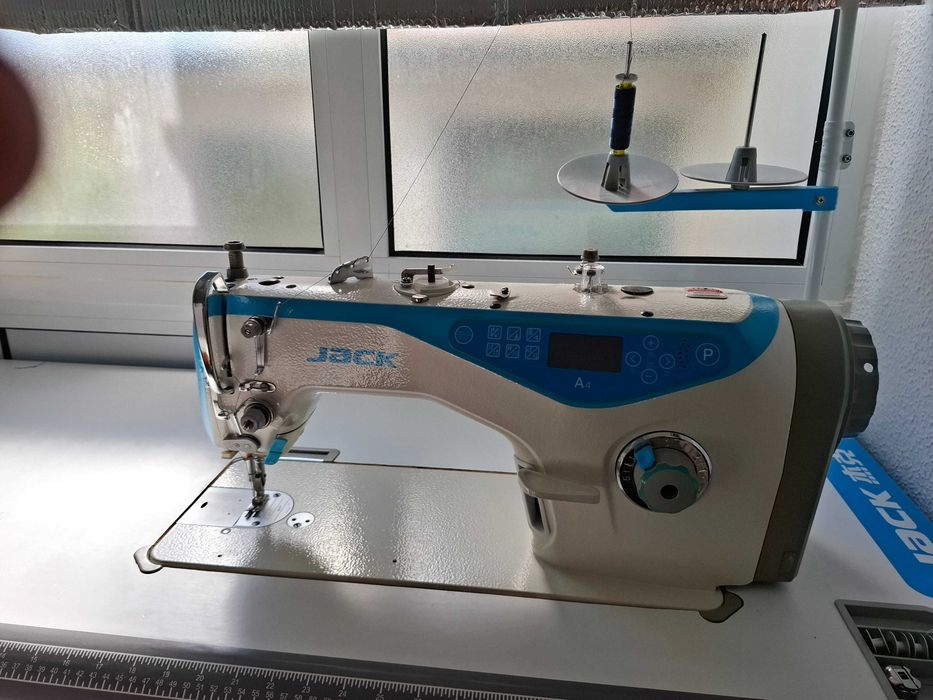 Máquina de Costura Industrial Jack A4