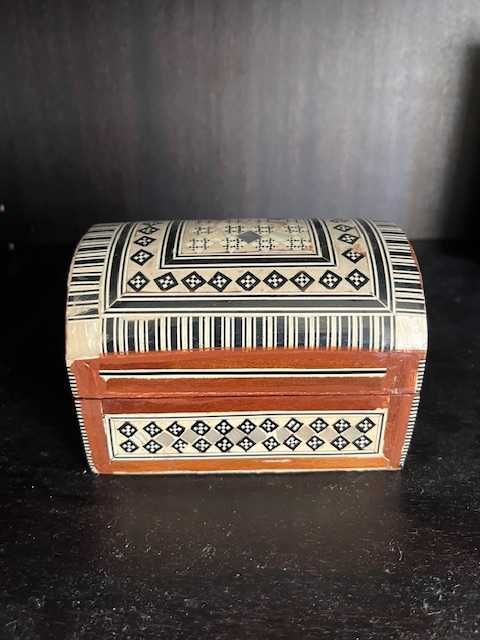 Caixa artesanal em madeira