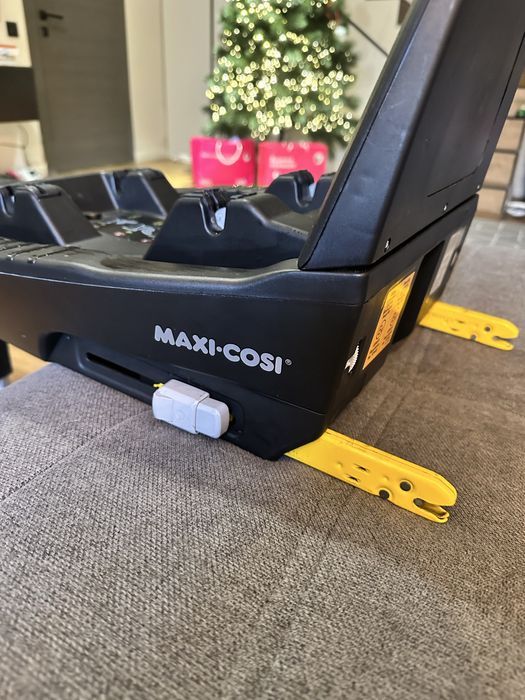 Авто крісло та база з ізі фікс Maxi-Cosi