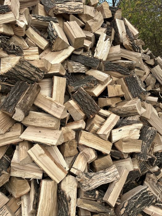 Дрова колотые дуб ясень от 3  кубов с доставкой по харькову и облости