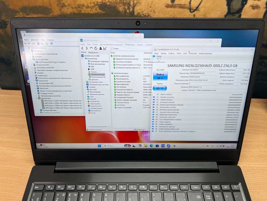 Lenovo V15-ADA 15.6" TN+film FHD Ryzen 3-3200U 12/256Gb