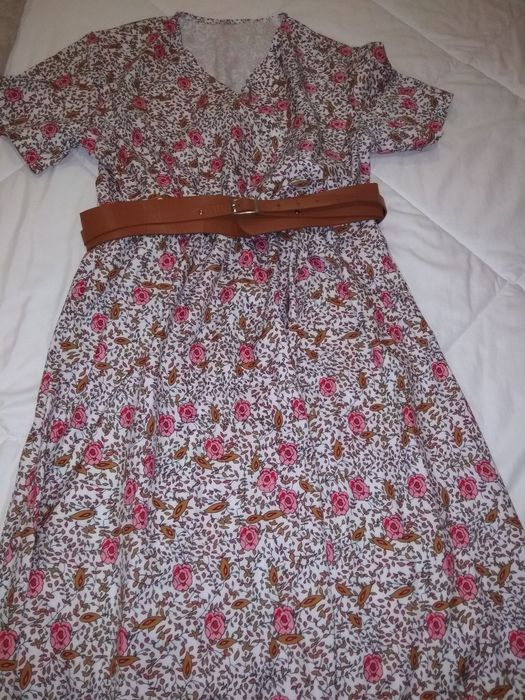 Vestido comprido flores oferta de cinto castanho.Tam m