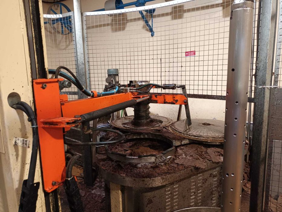 Robot para lagar de azeite de prensas