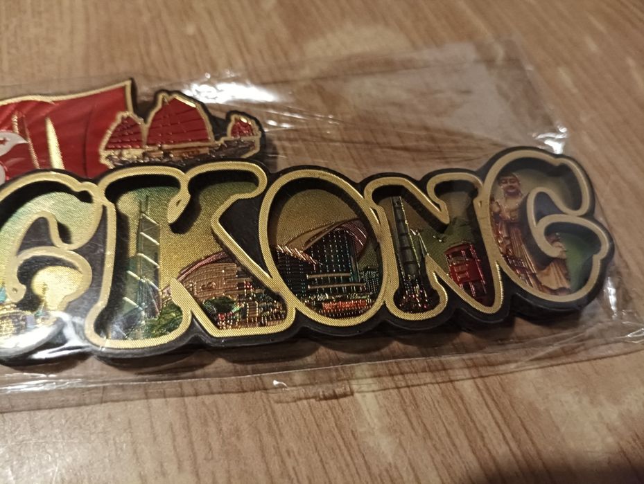 Magnesy na lodówke-Hong Kong i z wyspy Bali.