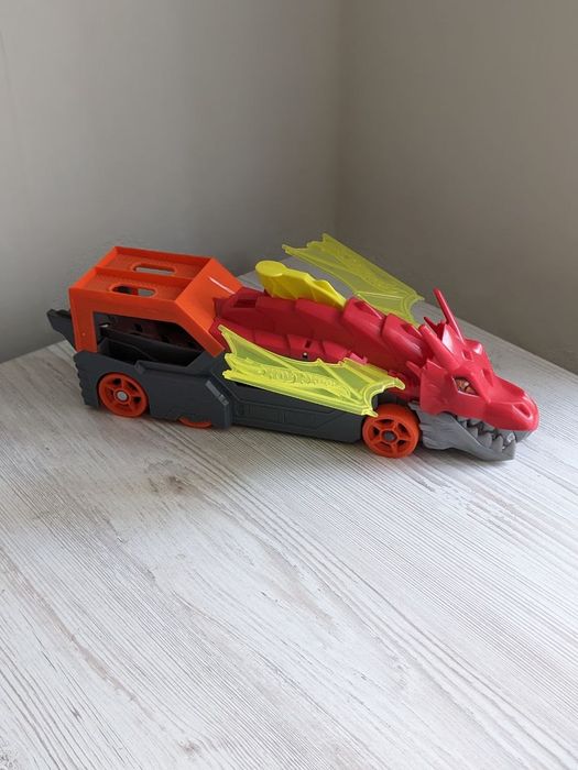 Хот Вілс Вантажівка-транспортер Hot Wheels Паща дракона
