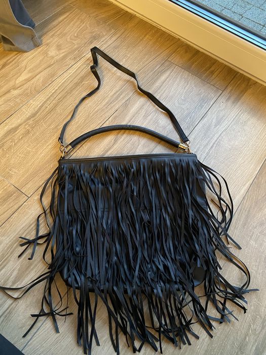 Torebka z frędzlami czarna