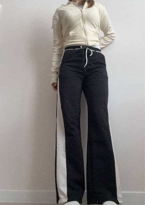 Чорні штани з білими лампасами