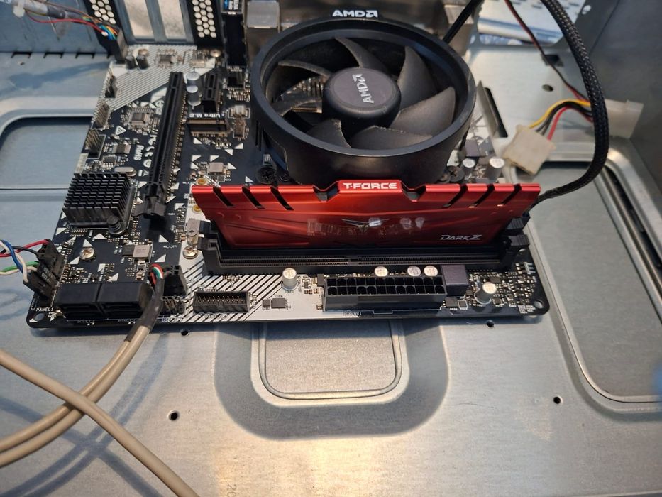 Bundle Ryzen 5 3600 + Cooler + ASRock B450M-HDV R4.0 + 16GB DDR4 + Fon