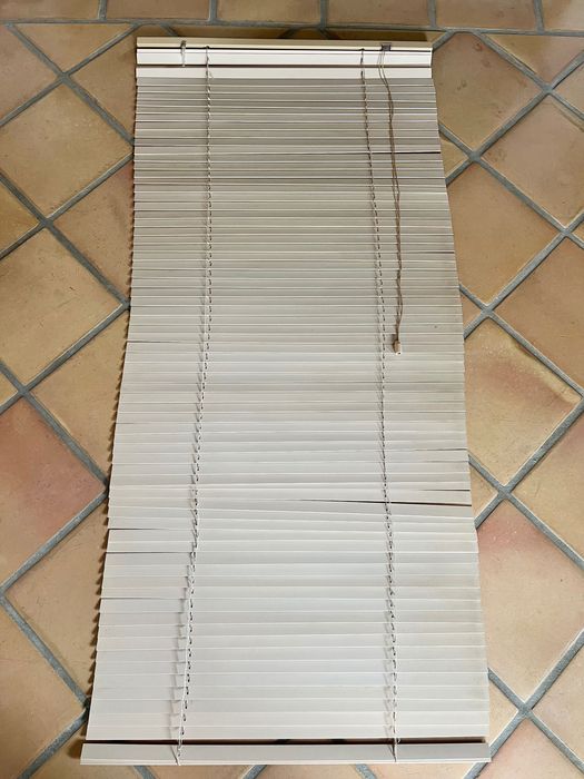 2 Cortinas/estores laminados em madeira 80x170