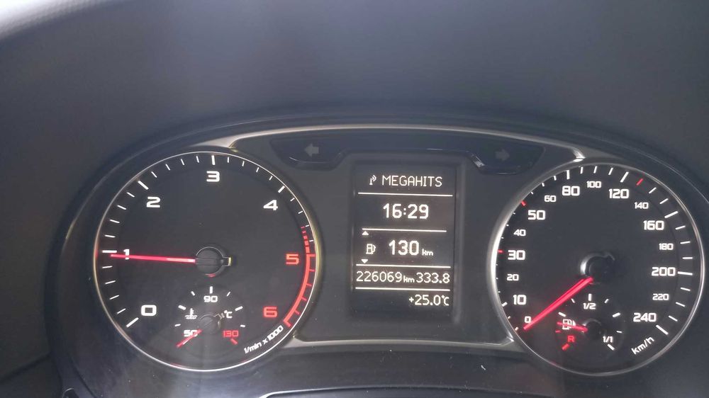Audi A1 1.6TDI Sportback 90cv Nacional , c/ livro revisoes