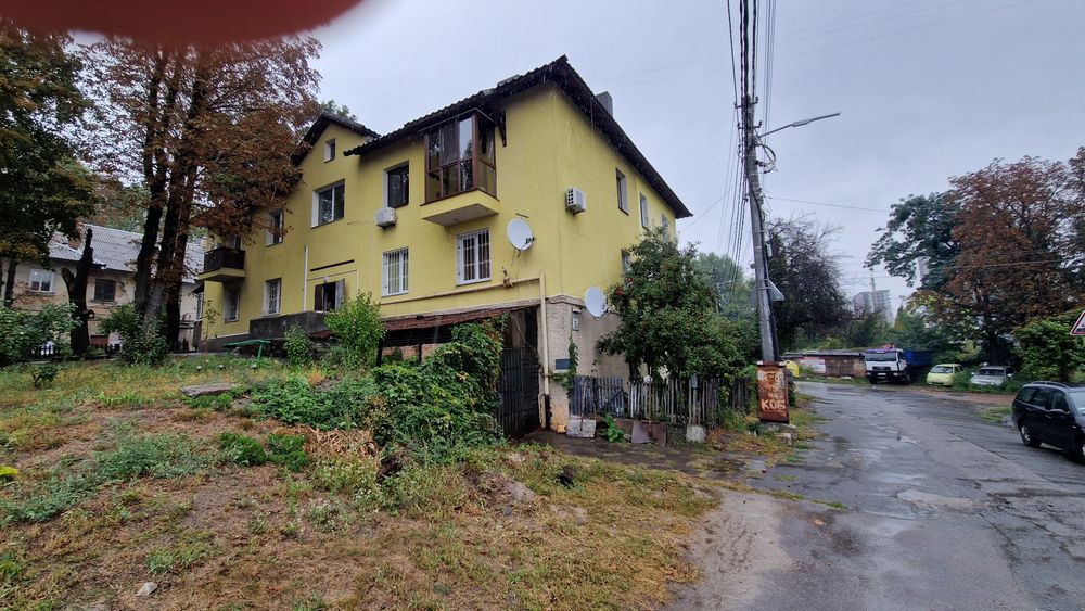 Вул. Лисичанська 35/4. Метро Палац Україна, Деміївська. Продамо 2к квартиру
