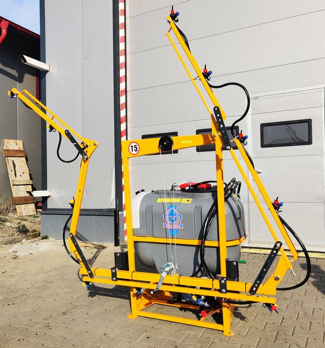 Opryskiwacz 200 litrów polowy łamany lanca 6m