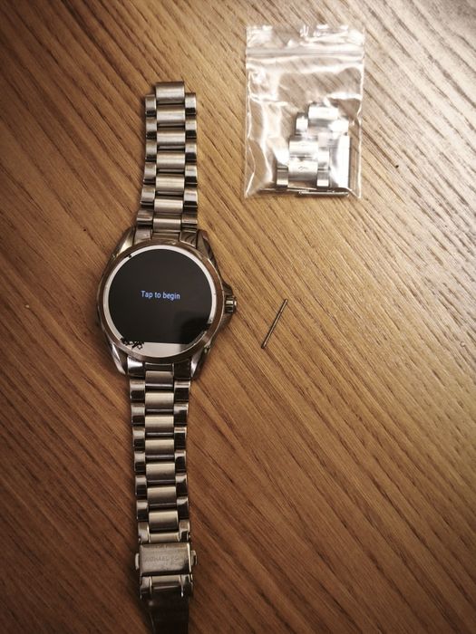 Lote de 4 Relógios Michael Kors (Smartwatches + Analógico)