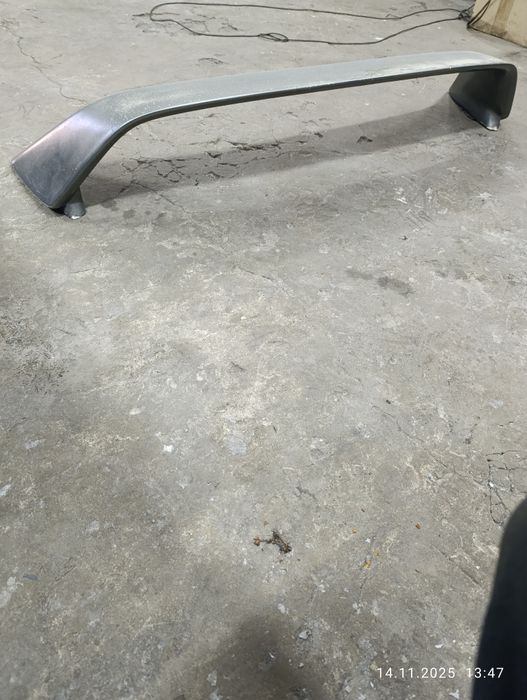 Продам спойлер высокий