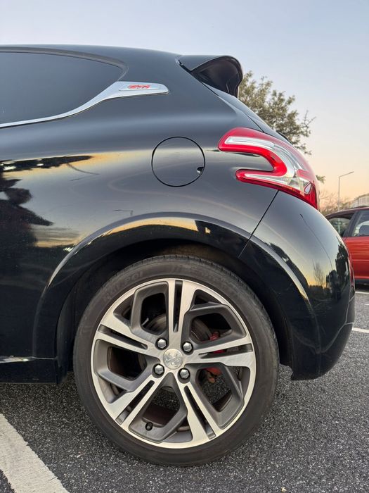 Peugeot 208 gti | 200 CV