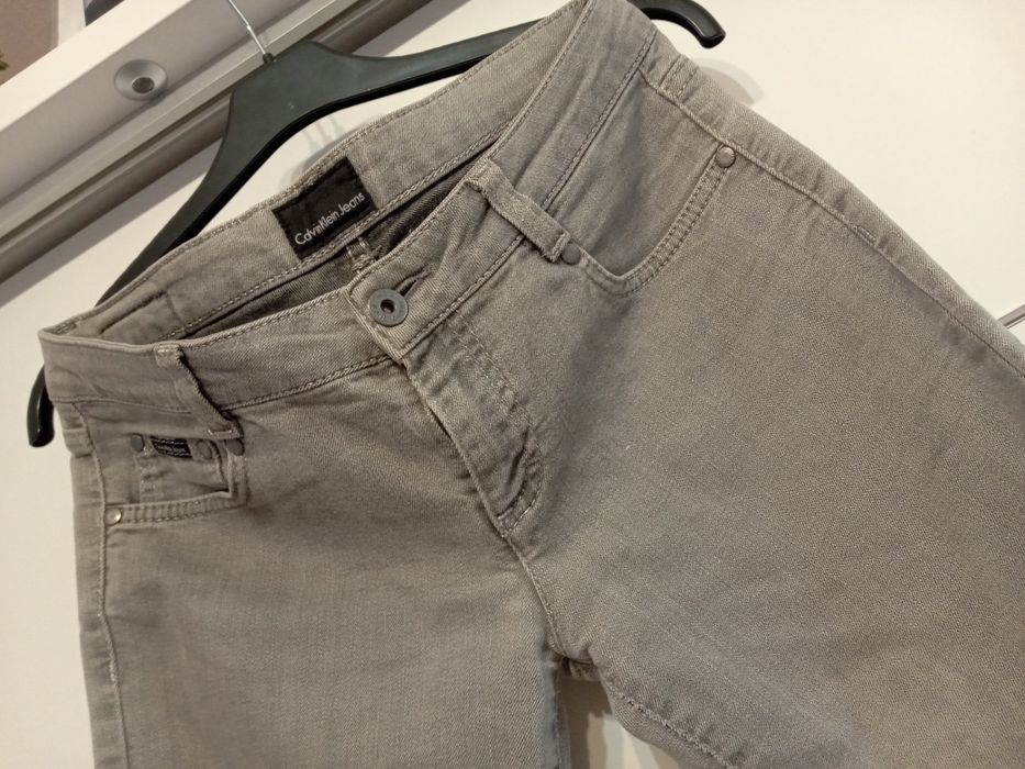Spodnie damskie szare Calvin Klein.