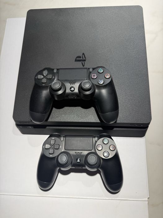PS4 Slim 500GB + 2 Comandos + 4 Jogos