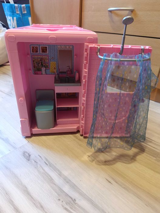 Camper Barbie z wyposażeniem