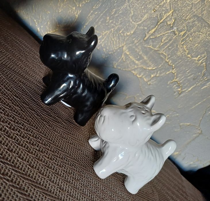 Вінтажні песики сільничка і перечниця