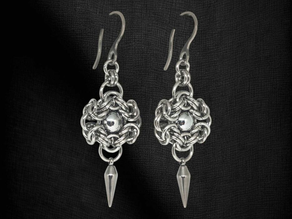 Kolczyki chainmaille z kolcem i hematytem stal chirurgiczna wiszące