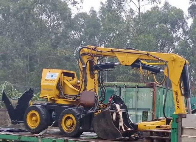 Máquinas (tipo giratoria) Brokk de Demolição vendo/troco