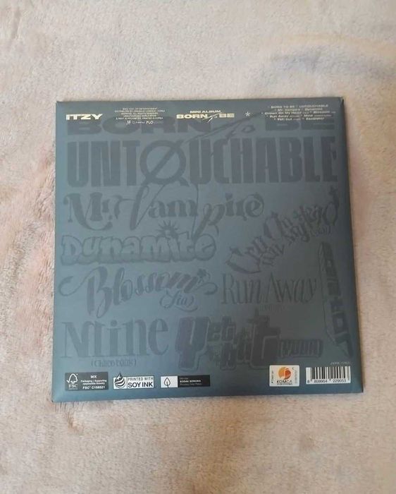 Zestaw 5 albumów zespołu - ITZY