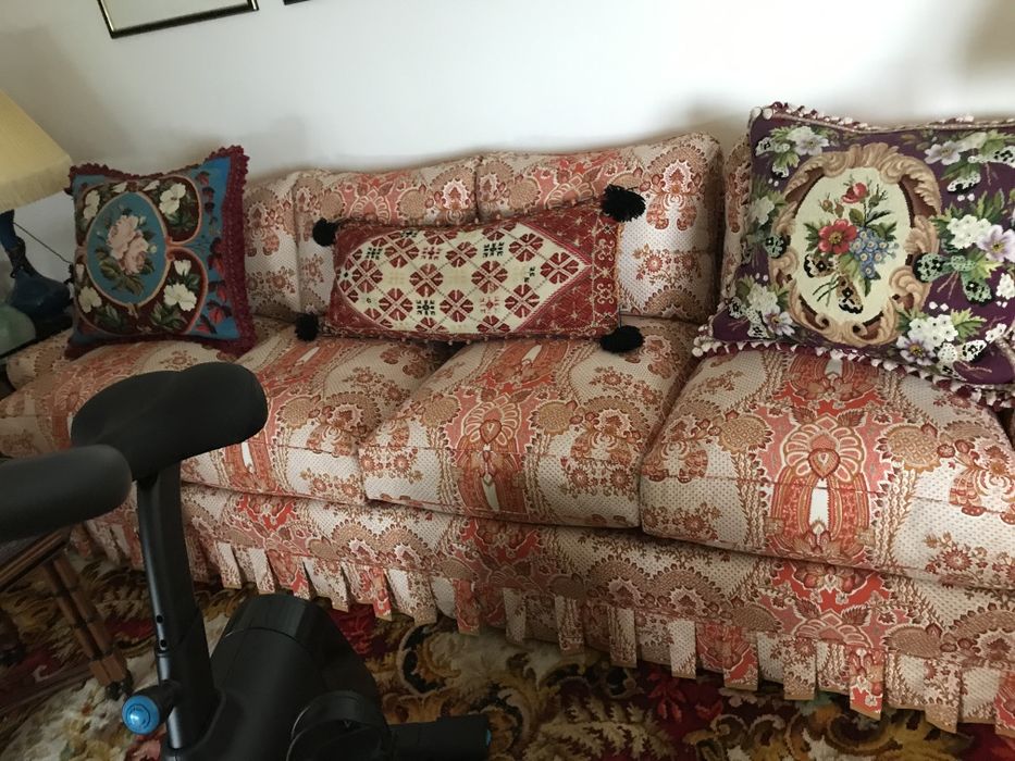 Sofas em penas e em bom estado