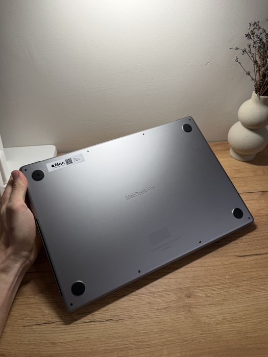 MacBook Pro 16’ 2021 32GB RAM 512GB SSD 92%