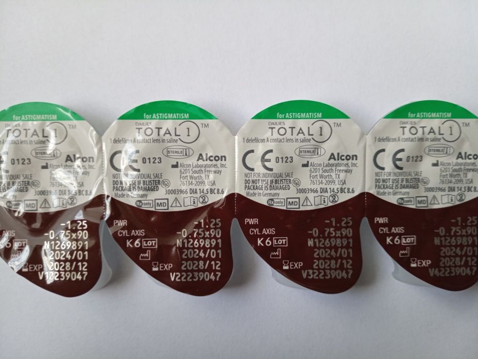 Оригінальні Контактні лінзи одноденні торичні Dailies Total 1