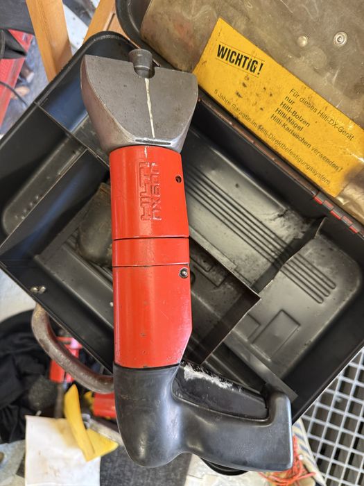 Osadzak Hilti dx 600