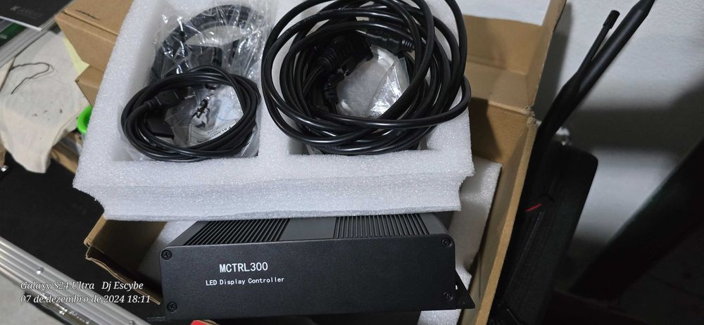 Baixa de Preço - Painéis de Leds P3.9 50x50 2,5mx1,5m como novos.