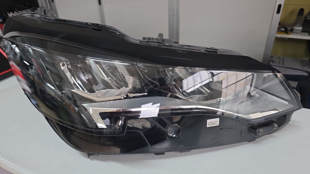Farol frontal (headlight) para veículos Peugeot 5008