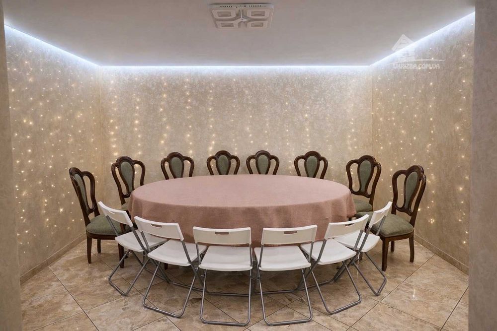 Київ. Будинок 250 кв. Теплий басейн, сауна, генератор.