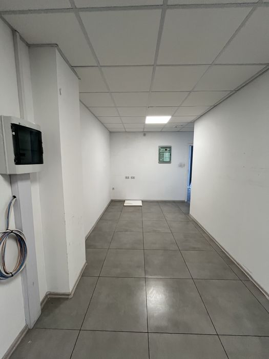 Przestrzenny lokal 92 m2 handlowo-usługowy w Gdyni przy ul. Morskiej