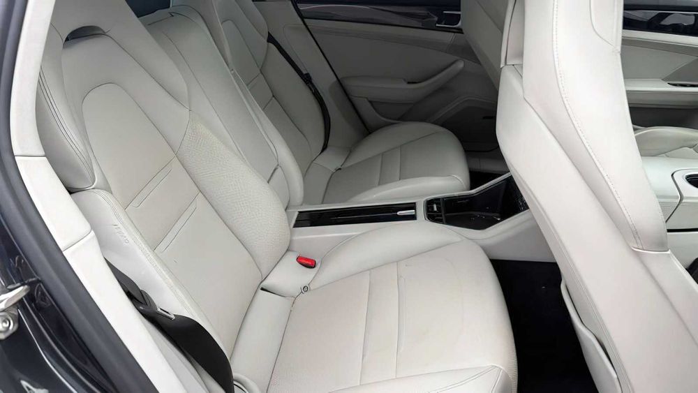 Porsche Panamera      2018