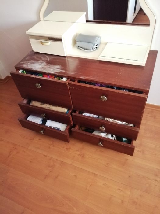 Conjunto quarto de casal em ferro + mesas de cabeceira + cómoda