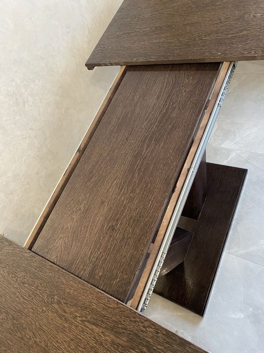 Стіл на кухню або вітальню