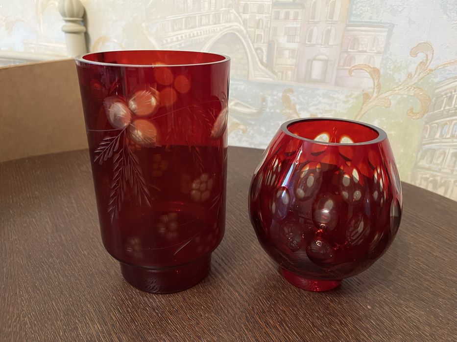Изделия из красного и рубинового стекла.Ваза,конфетница,рог, графин