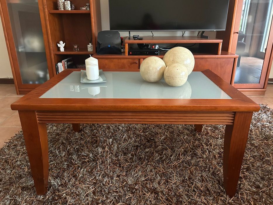 Conjunto móvel de sala com mesa de centro