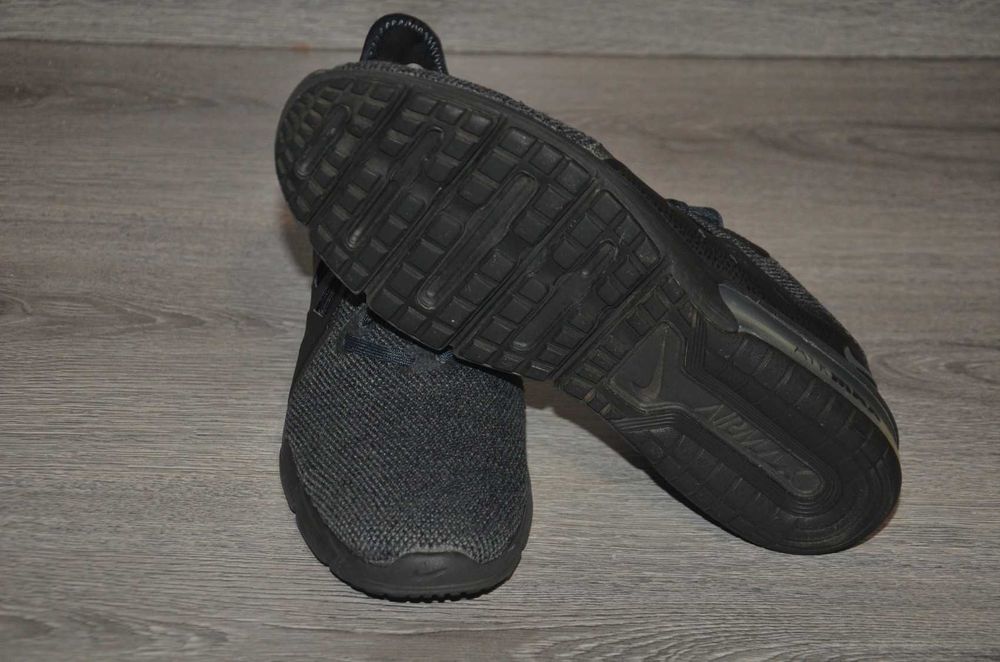 Продам кросівки Фірма NIKE AIR MAX SEQUENT .