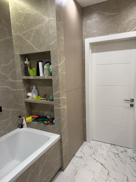 Продам 2 комнатную квартиру с дизайнерским ремонтом 70м2