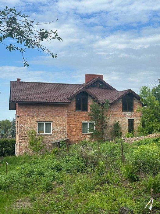Продається  двоповерховий будинок у Львові в районі вул. Богданівська – Тракт Глинянський.