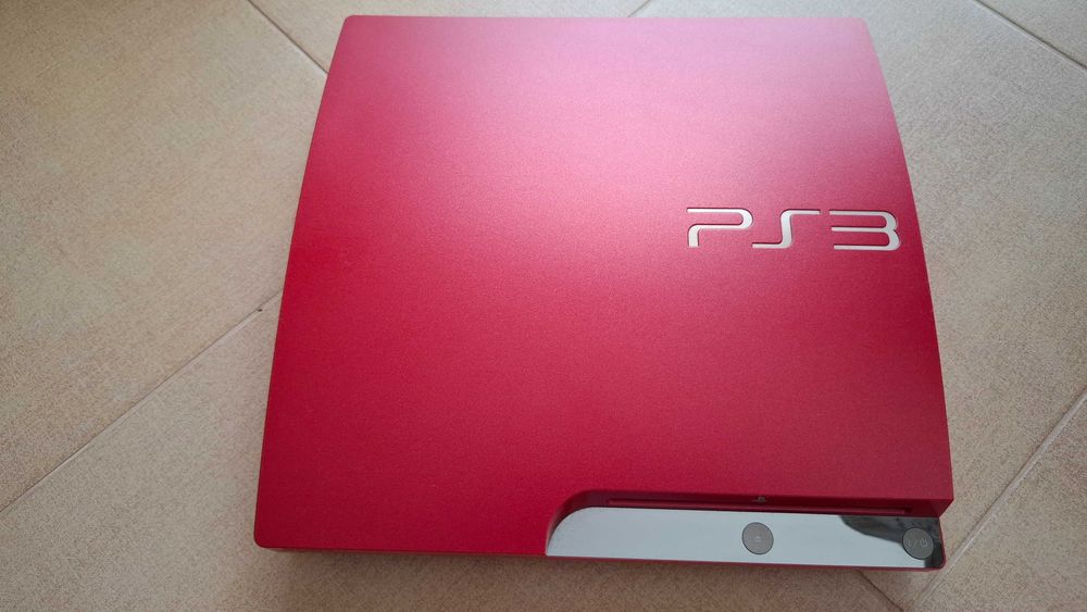 PlayStation 3 Slim, Scarlet Red 500GB com 1 comando