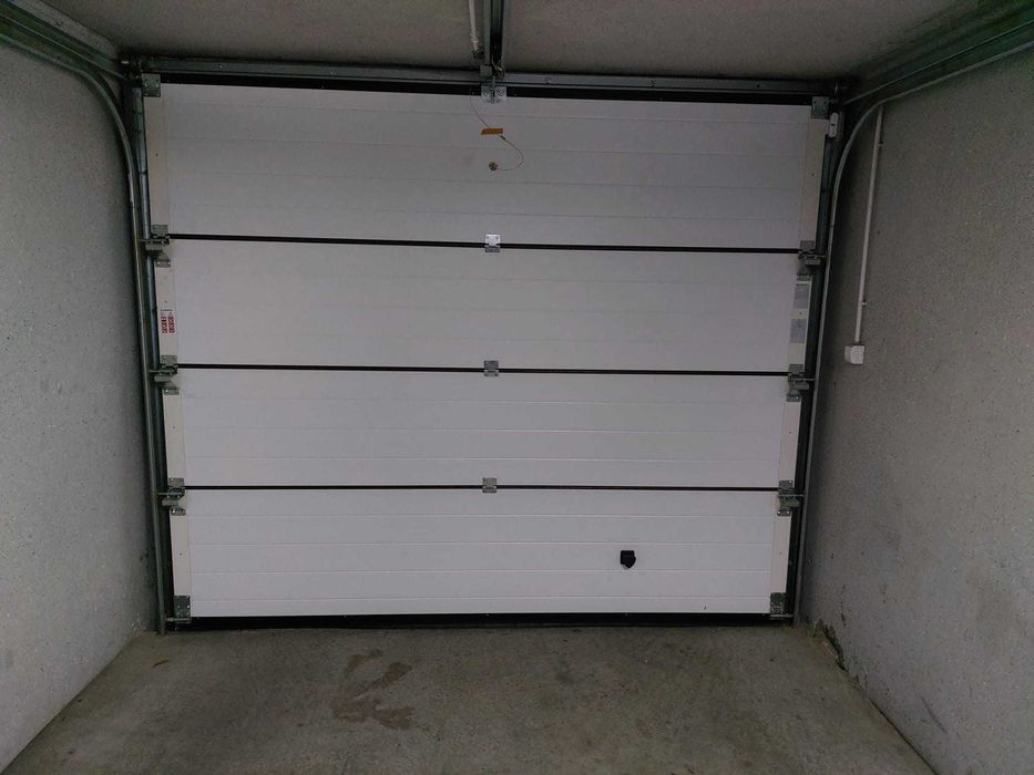 Garaz murowany,brama segmentowa Nowa Cena