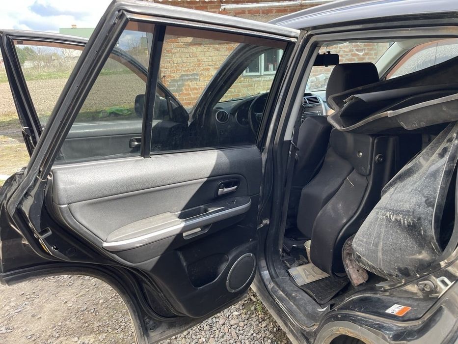 Suzuki Grand vitara 2005 на запчастини