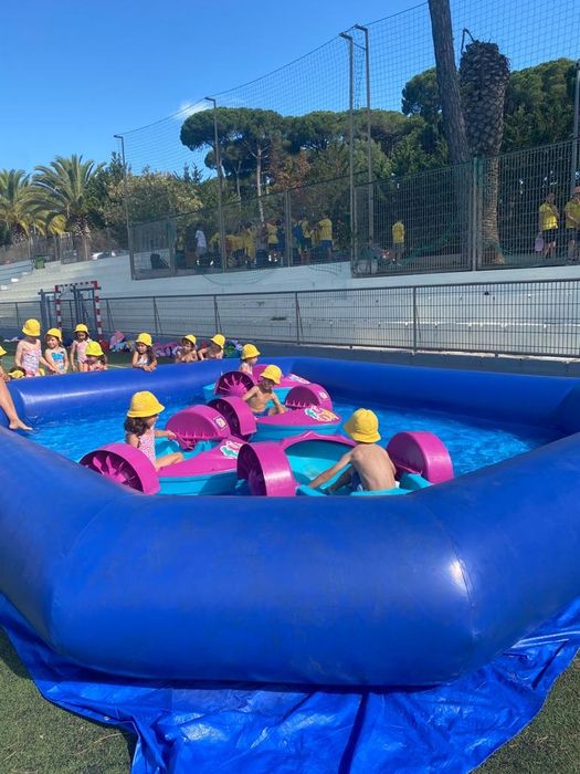 Piscina c/ barquinhos