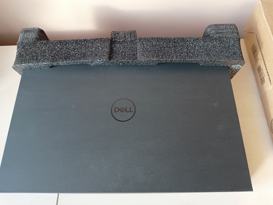 Dell Precision 5520 fhd i7 32gb 256Gb ssd jak nowy Laptop