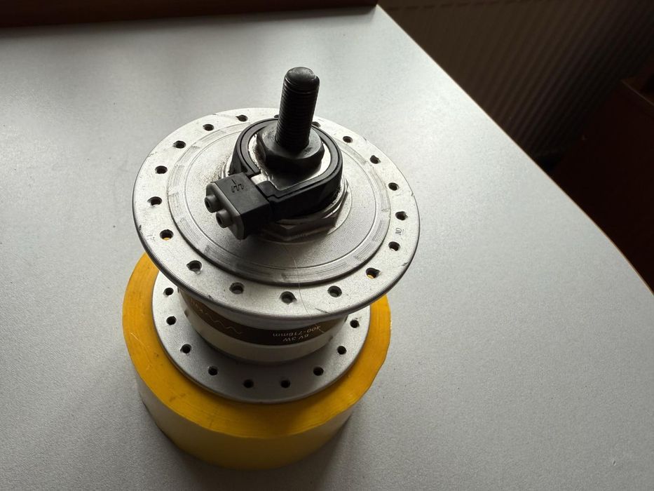 Динамо втулка Shimano DH-3N21 в чудовому стані